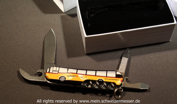 Schweizer Taschenmesser, Wenger EVO Postauto (Art. AF.1.010.009.908.P1) mit dekorativen Griffschalen (Postauto-Motiv)